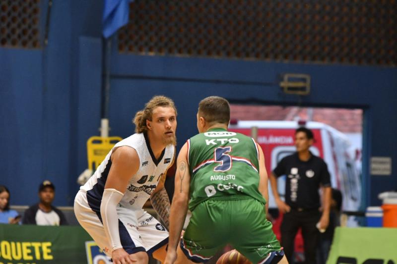 União Corinthians bate Rio Claro  e vence a primeira fora no NBB