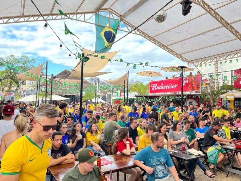 Torcedores comemoram em Santa Cruz goleada da Seleção Brasileira na Copa do Mundo