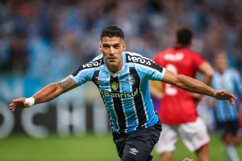 Grêmio vence Brasil de Pelotas e é líder do Gauchão