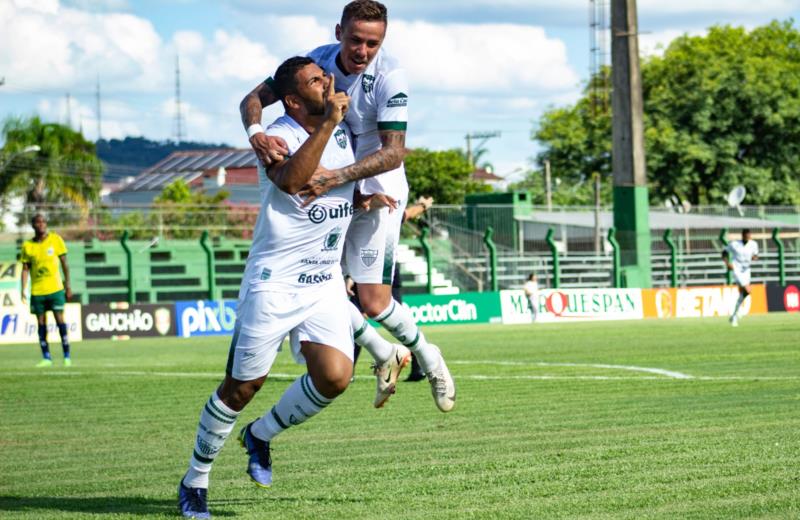 Avenida vence o Ypiranga nos Eucaliptos