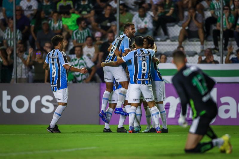 Grêmio comemora 100% de aproveitamento e lamenta queda no segundo tempo