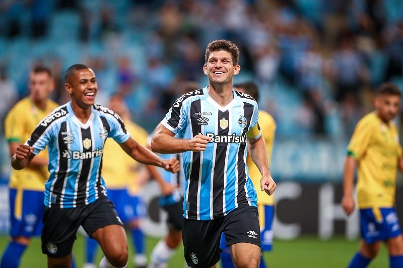 Grêmio goleia o Novo Hamburgo e confirma liderança do Gauchão