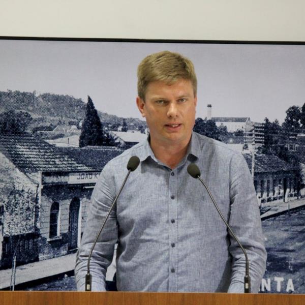 Henrique Hermany propõe reunião especial para debater adoção e apadrinhamento de crianças e adolescentes