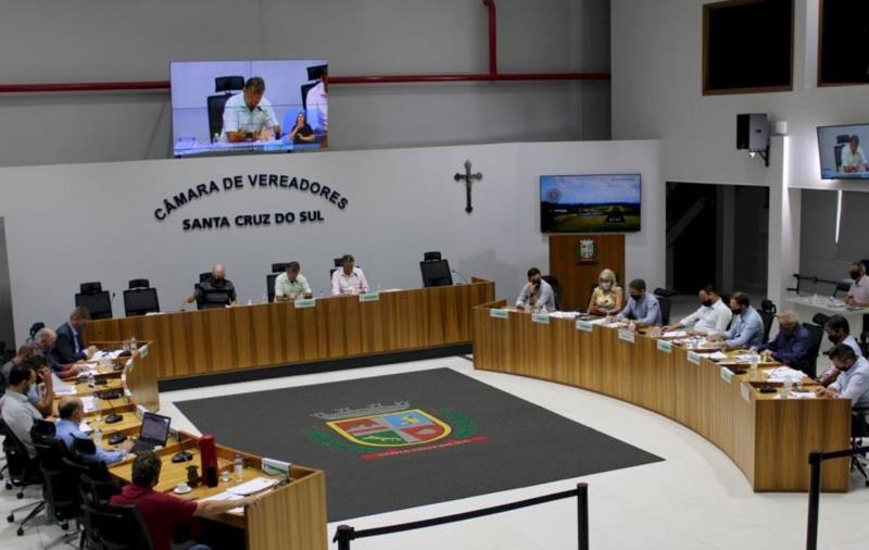 Vereadores de Santa Cruz analisam três novos projetos em sessão nesta segunda