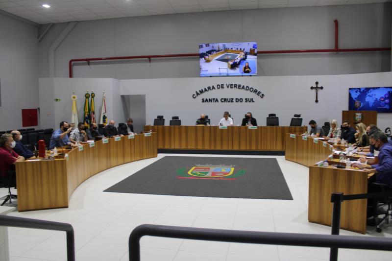 Dez projetos ingressam na pauta da sessão do Legislativo desta segunda