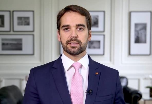 “Mais uma vez, o presidente chega atrasado”, diz Eduardo Leite após ação de Bolsonaro no STF