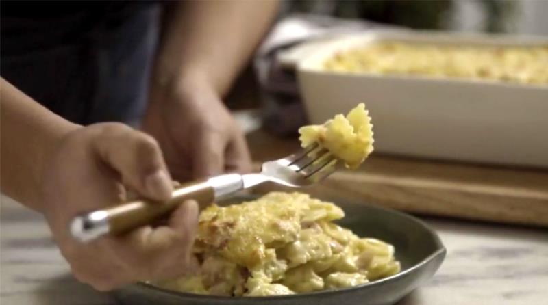 Massa carbonara na travessa