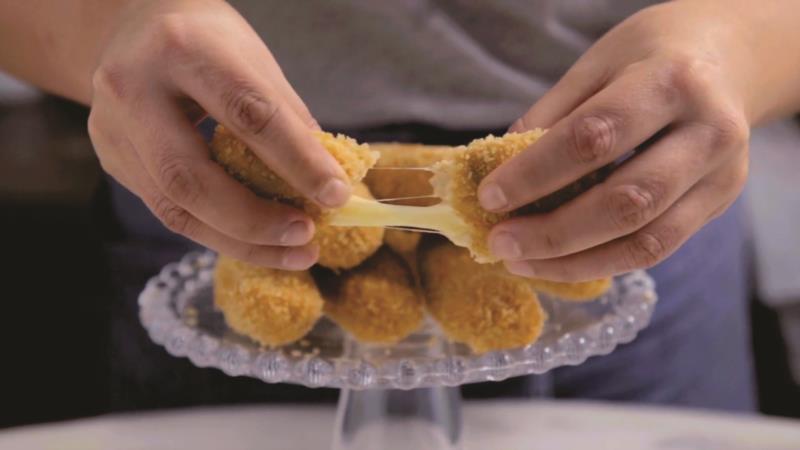 Croquete de Frango Recheado com Queijo