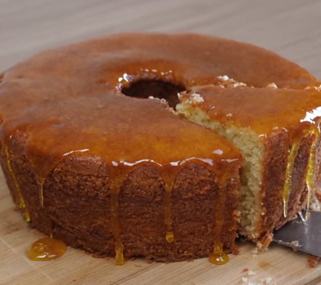 Bolo de laranja com calda