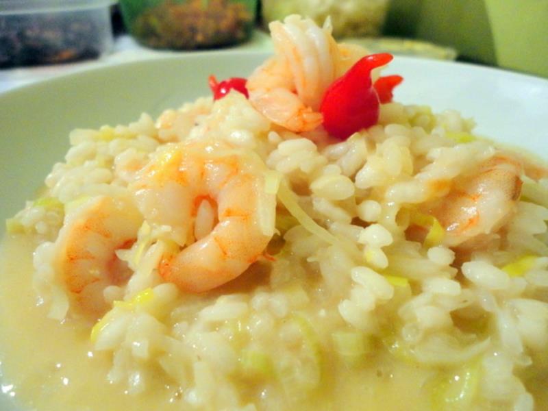 Risoto de camarão com alho-poró