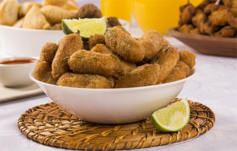 Croquete de linguiça com carne moída