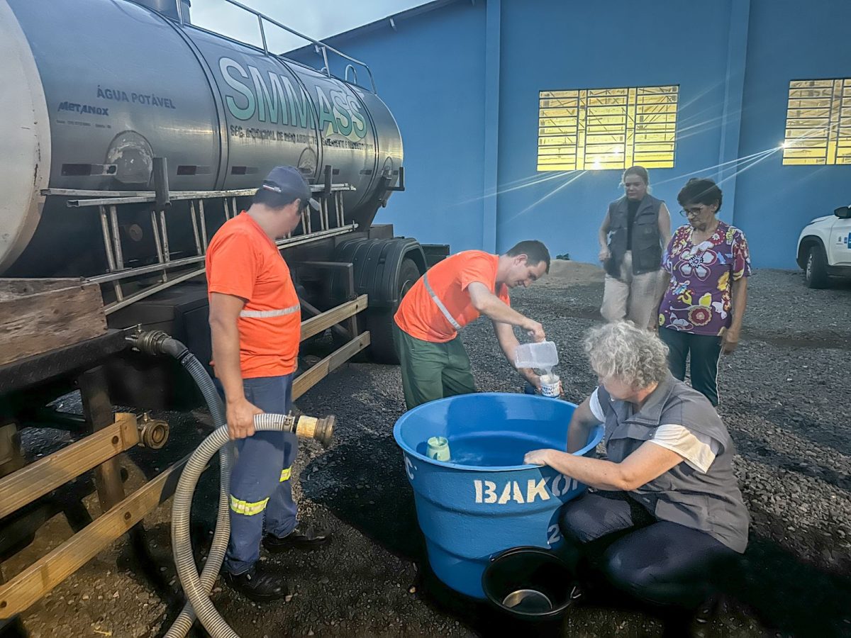 Com falta de água, comunidades do interior dependem de caminhões-pipa para abastecimento