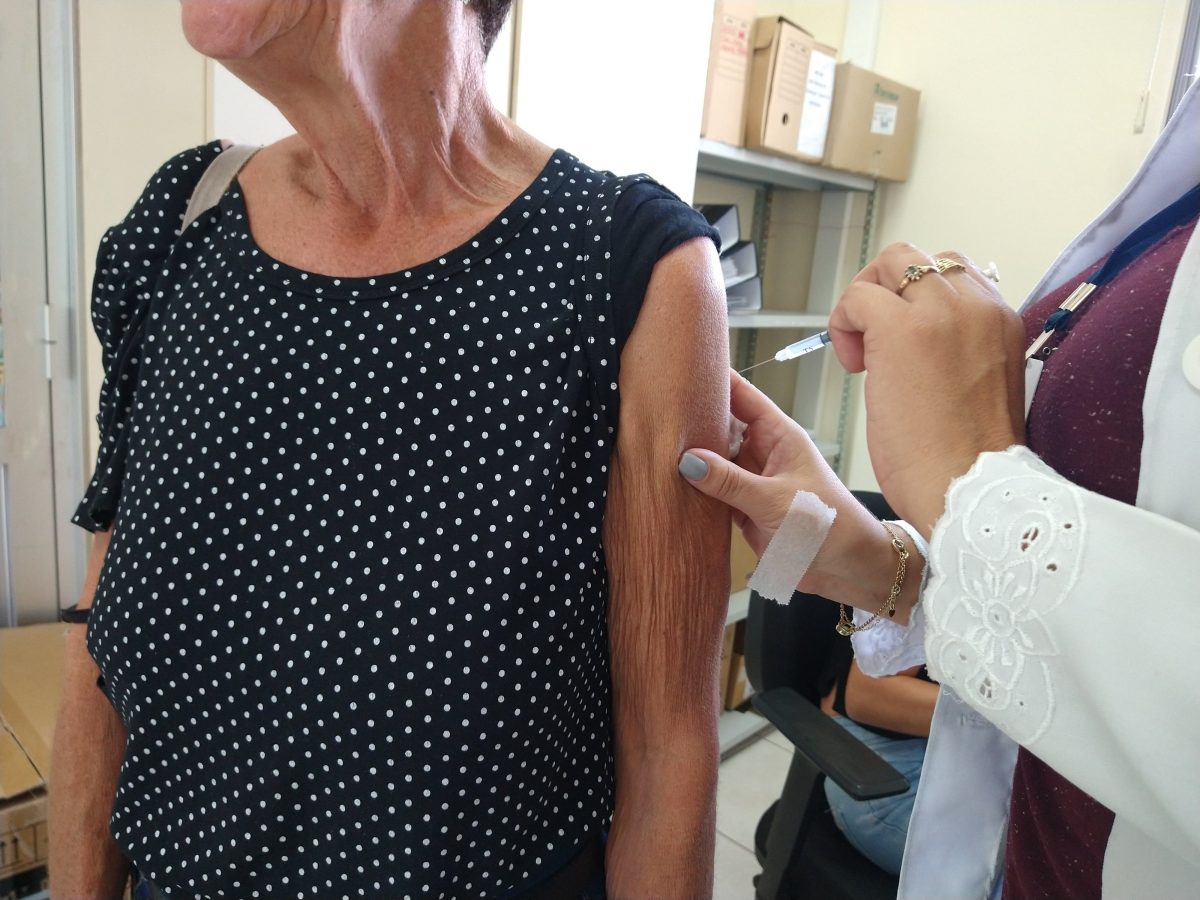 Vacinação contra a gripe é fundamental para evitar internações graves, alerta infectologista