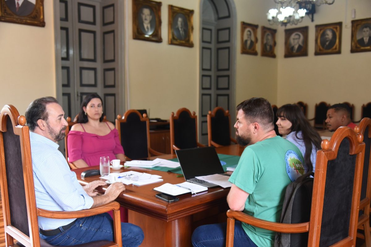 Prefeitura e Coomcat formam grupo de trabalho para estudar melhorias na coleta de resíduos