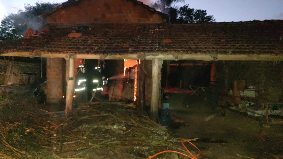 Em Candelária, bombeiros contabilizam 23 estufas queimadas