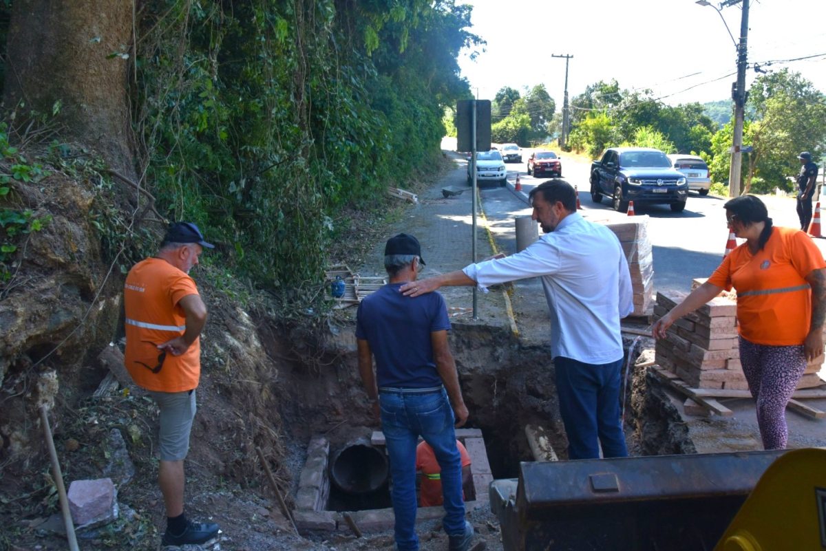 Vice-prefeito de Santa Cruz vistoria obras na cidade e no interior