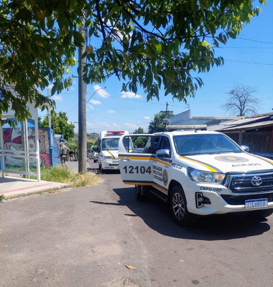 Homem pede celular emprestado para fazer ligação e furta aparelho