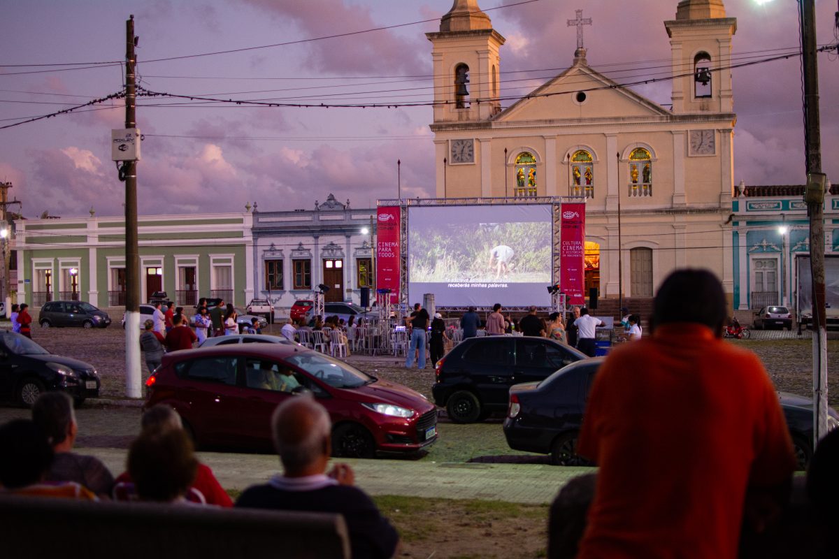 Projeto RodaCine leva cinema gratuito a Rio Pardo nesta sexta-feira