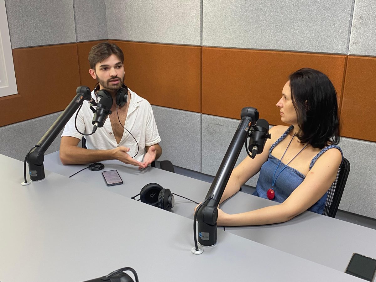 Rádio Revista – Henrique Gonçalves, Artista plástico, e Juliane Mai, orientadora cultural da Exposição Supernova