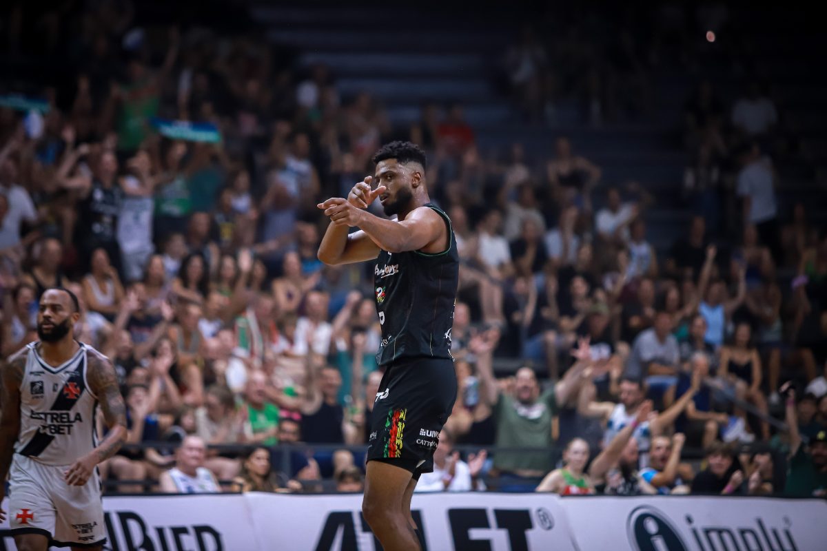 Do início no basquete ao carinho no Arnão: Jon dos Anjos se destaca no Ceisc União Corinthians