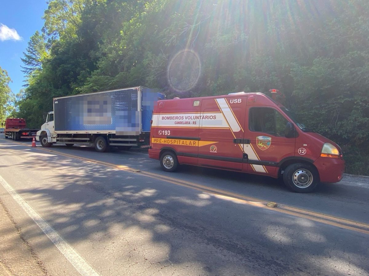 Caminhão interrompe trânsito na ERS-400 em Candelária