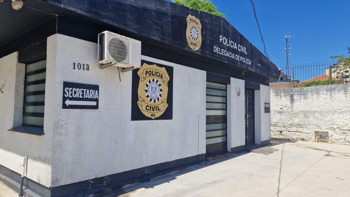 Briga na saída de colégio termina com adolescente ferido com pedaço de ferro