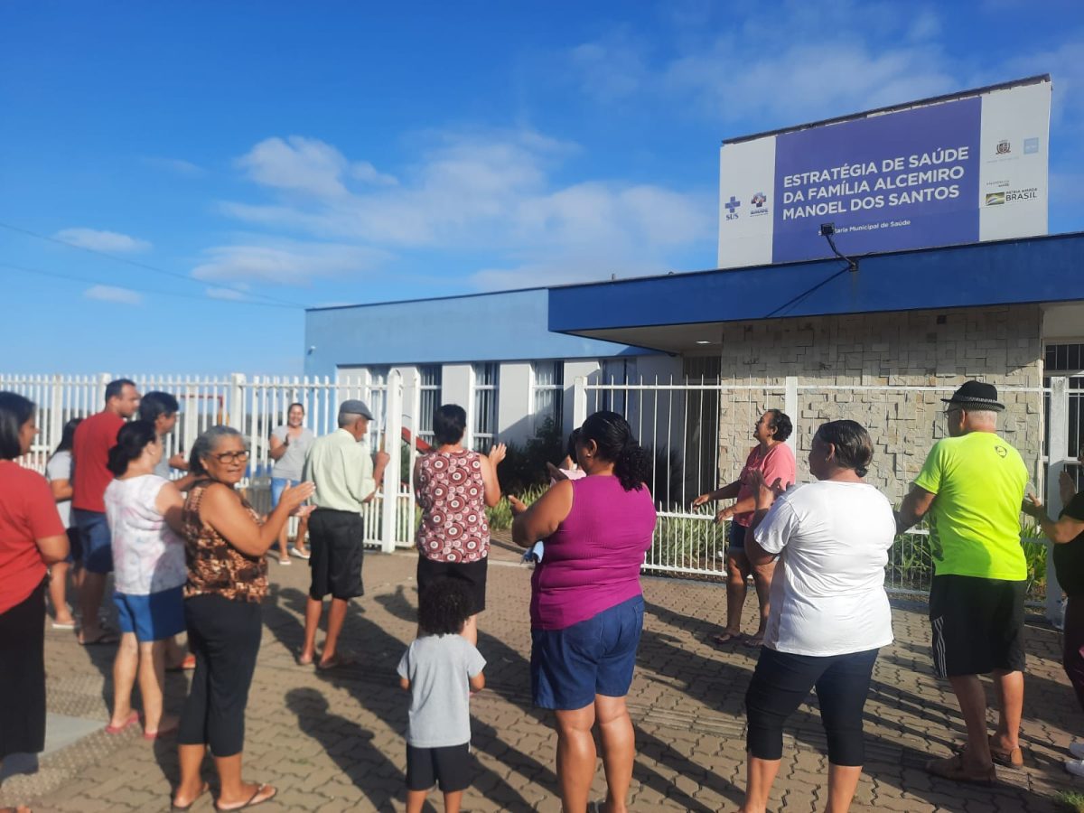 Moradores protestam contra transferência de médica em Santa Cruz