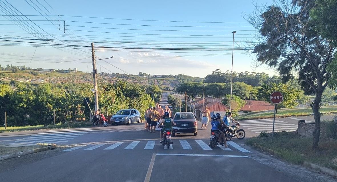 Motociclista fica ferida em acidente no Bairro Santa Vitória 