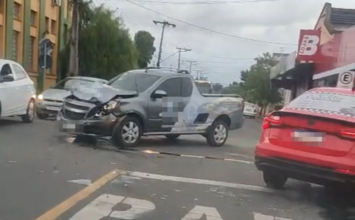 Rua Sete de Setembro registra dois acidentes em menos de uma hora