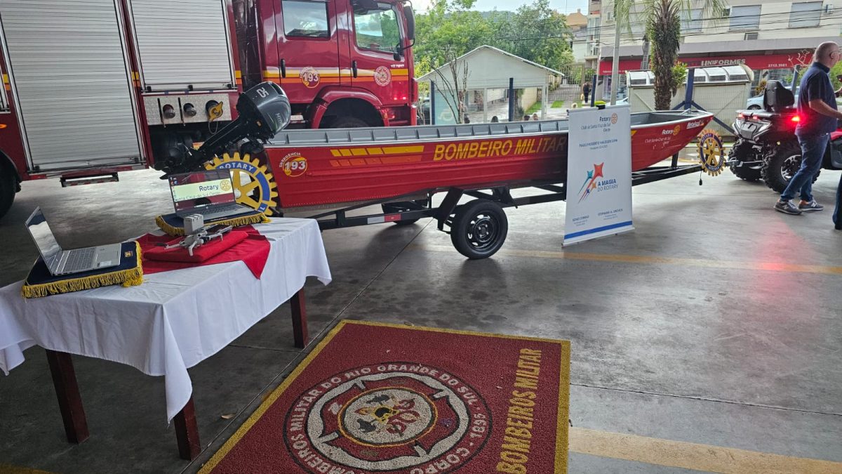 Rotary Santa Cruz Oeste doa embarcação, drone e equipamentos ao Corpo de Bombeiros