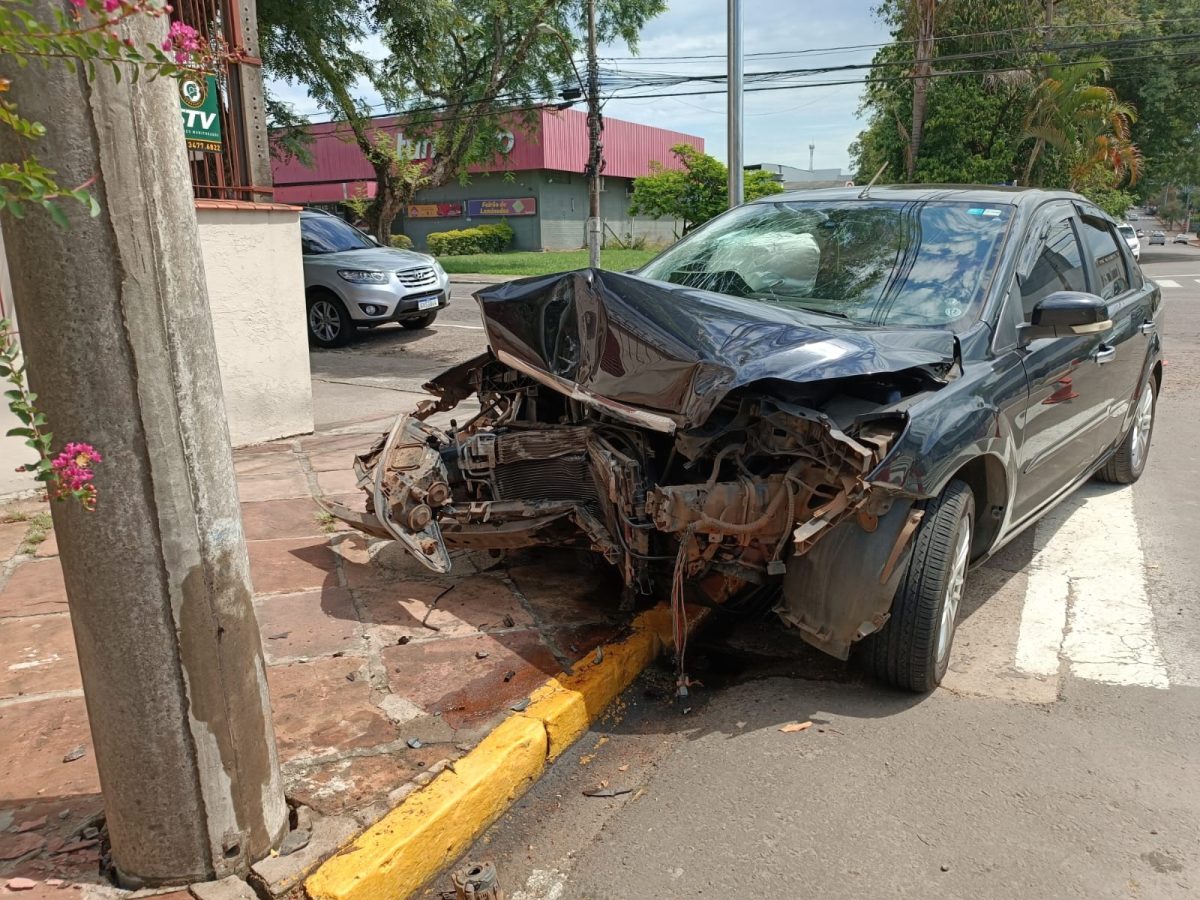 Acidente entre dois veículos é registrado em Santa Cruz