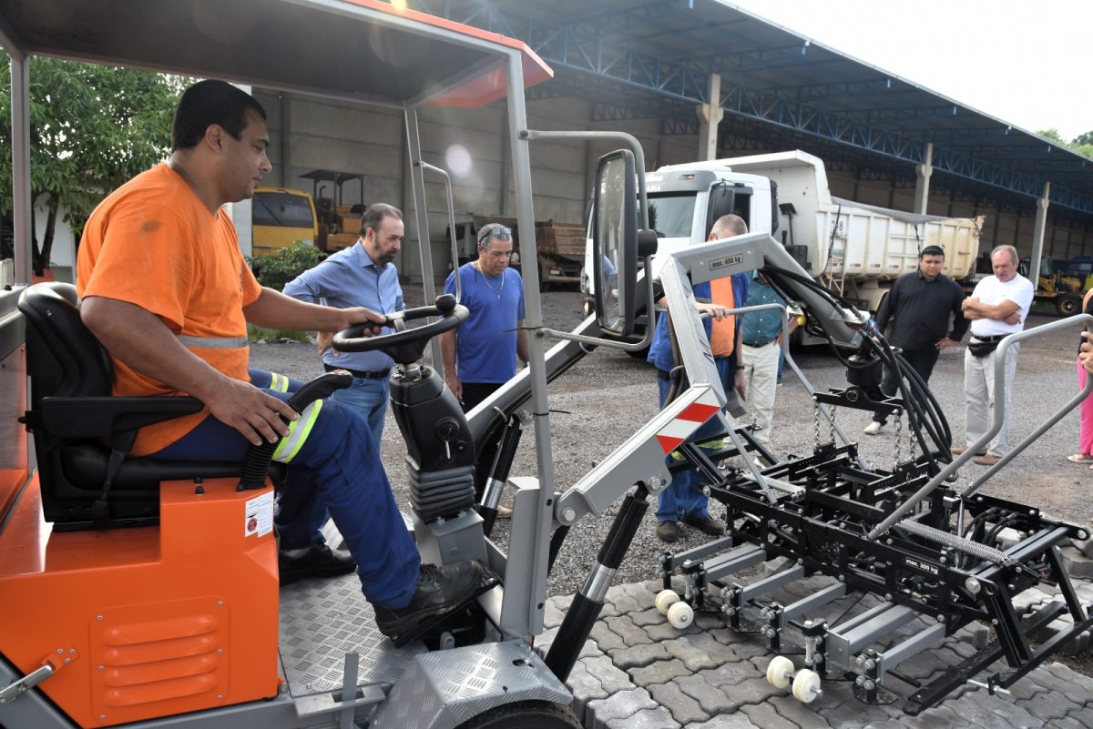 Equipamento dará agilidade a assentamento de bloquetes em Santa Cruz