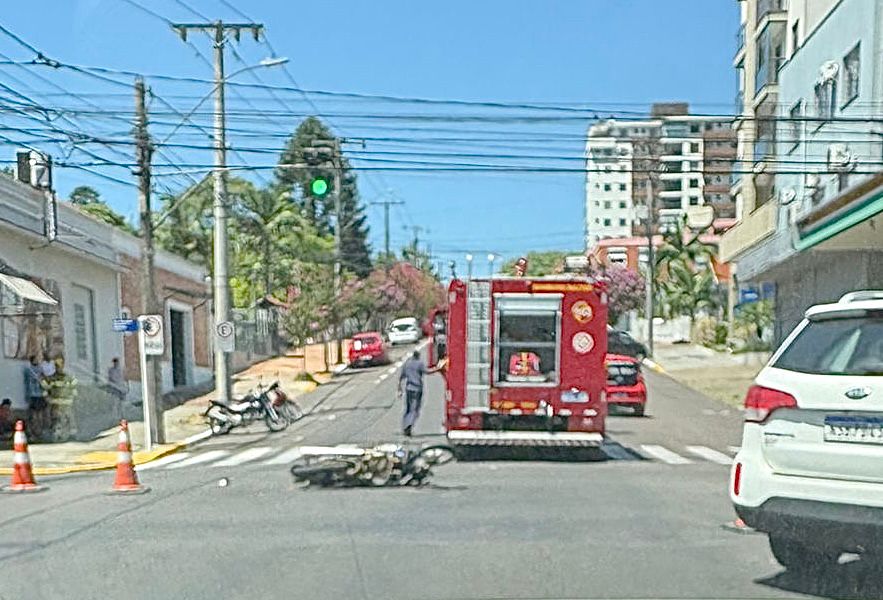 Viatura dos Bombeiros se envolve em acidente no Centro de Santa Cruz