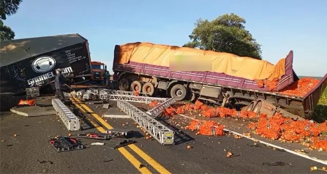 Acidente envolvendo carreta de Santa Cruz termina com dois mortos no Paraná