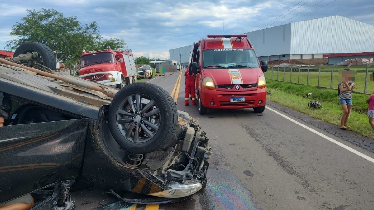 Homem fica ferido em colisão seguida de capotamento em Candelária