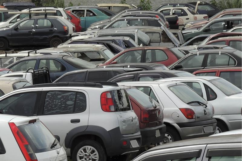 Mais de 500 veículos e sucatas serão leiloados pelo Detran no Vale do Rio Pardo