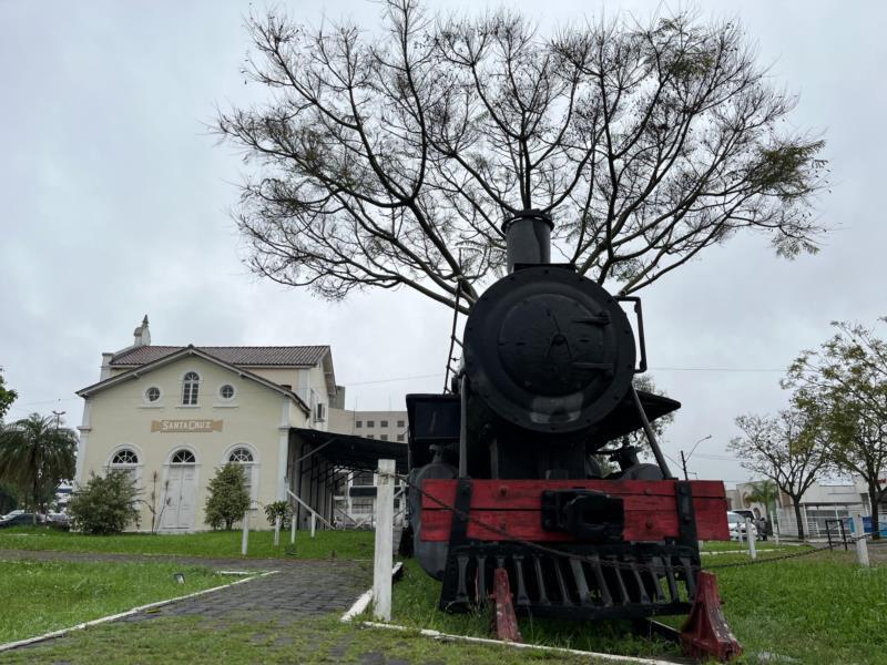 Exposição com 80 pinturas florais será realizada no Centro de Cultura Jornalista Francisco José Frantz