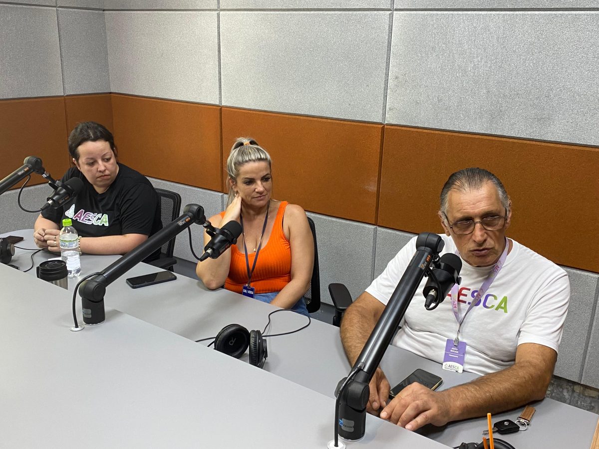 Rádio Revista – João Candido Machado da Rocha, presidente da Aesca; Maqueli Geanezini, vice-presidente da Aesca; Viviane Riediger, coordenadora