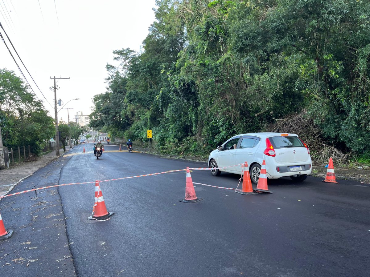 Trânsito na João Werlang é liberado para ônibus e caminhões de até dez toneladas