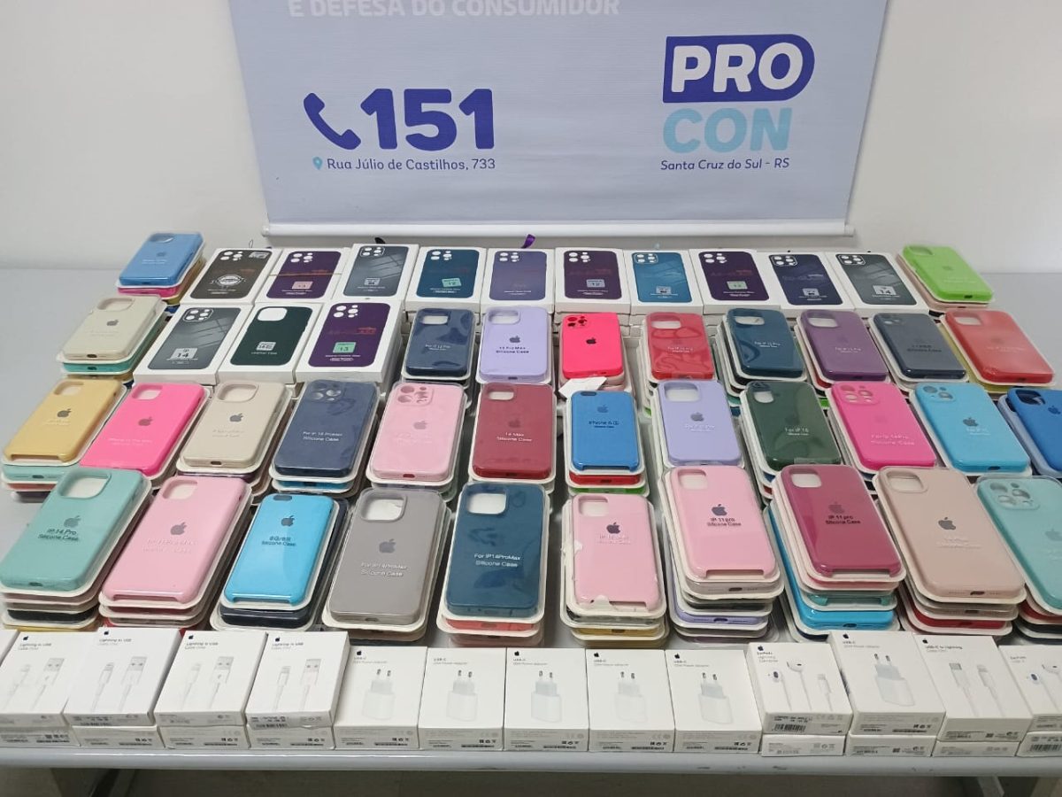 Procon apreende produtos falsificados em loja de celulares de Santa Cruz