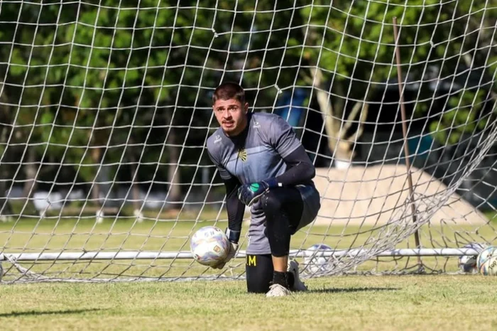 Grêmio negocia contratação de goleiro santa-cruzense