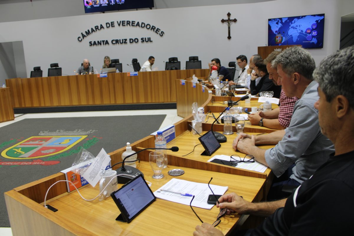 Câmara de Vereadores de Santa Cruz inicia período experimental com sessão às 18h a partir de segunda
