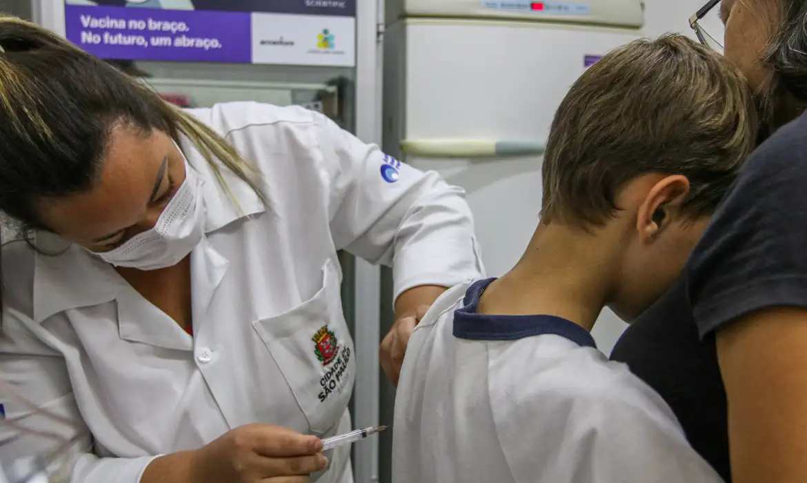 Santa Cruz inicia campanha para imunizar jovens contra HPV
