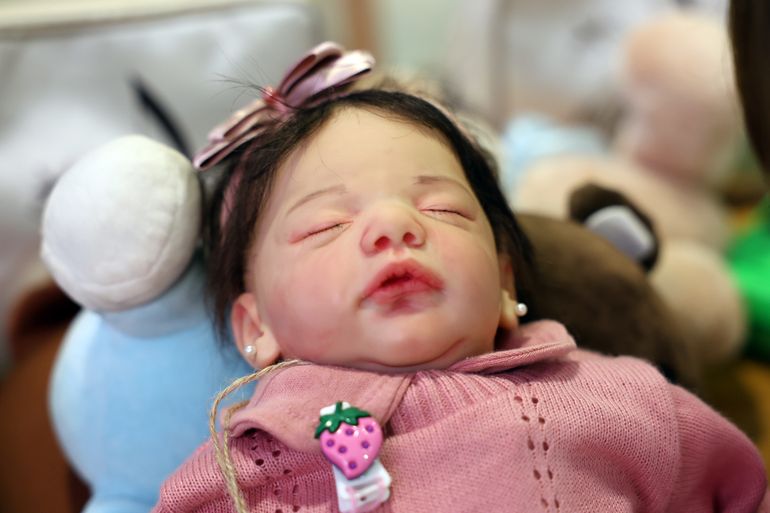 OUÇA: polêmica dos bebês reborn exige olhar atento à saúde mental, alerta psicóloga