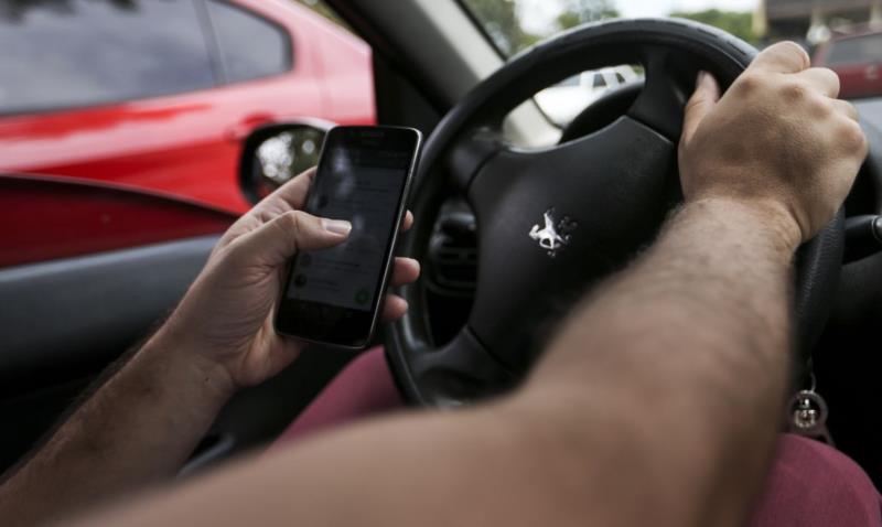 Primeiro quadrimestre em Santa Cruz registra 136 infrações por uso do celular ao volante