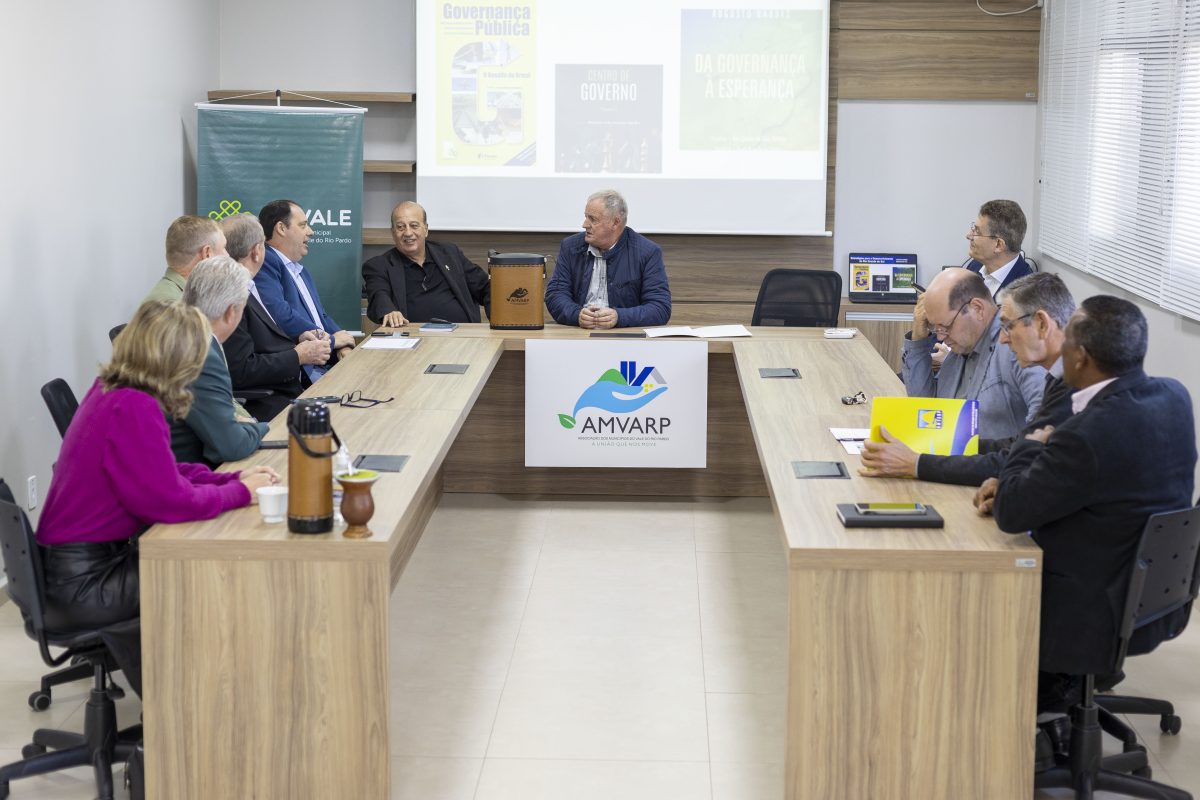 Relator do Tribunal de Contas da União verifica com a Amvarp situação dos municípios após enchentes