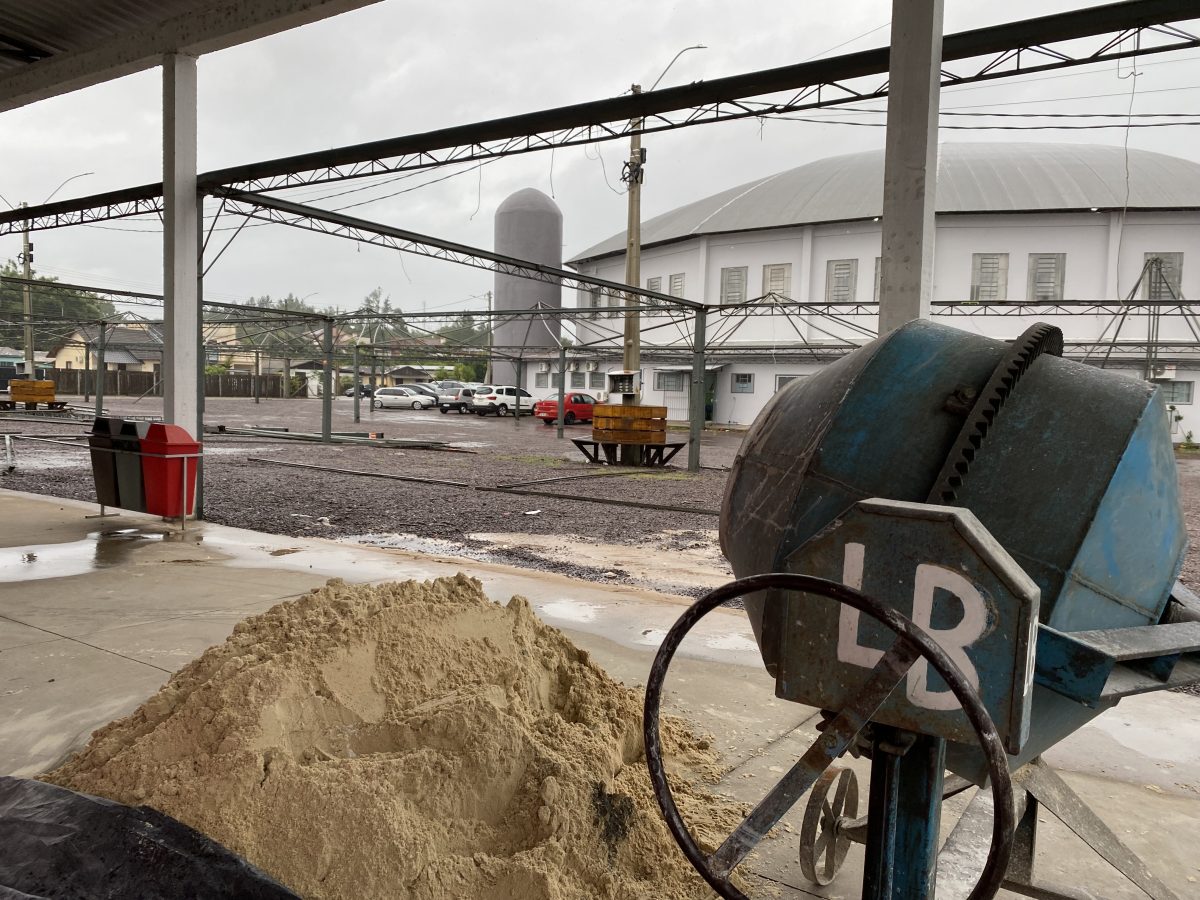 Estrutura da Feira da Produção começa a ser montada