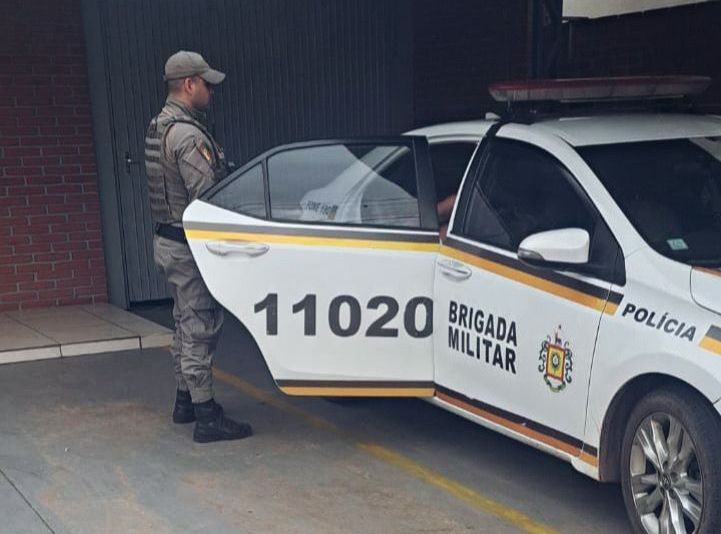 Homem é preso após atacar mãe com golpes de faca e tijolada em Venâncio Aires