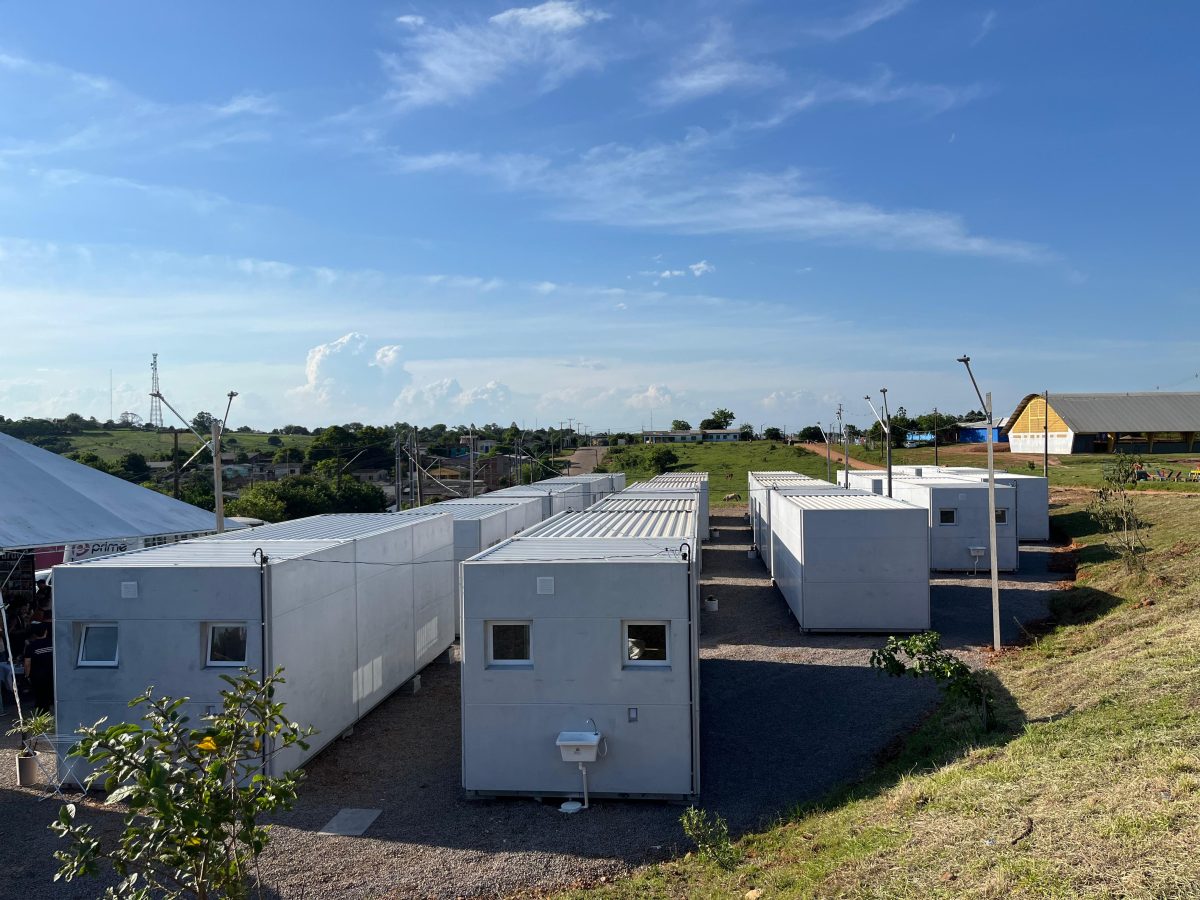 Construção de casas para atingidos pela enchente avança com licitação para terraplanagem