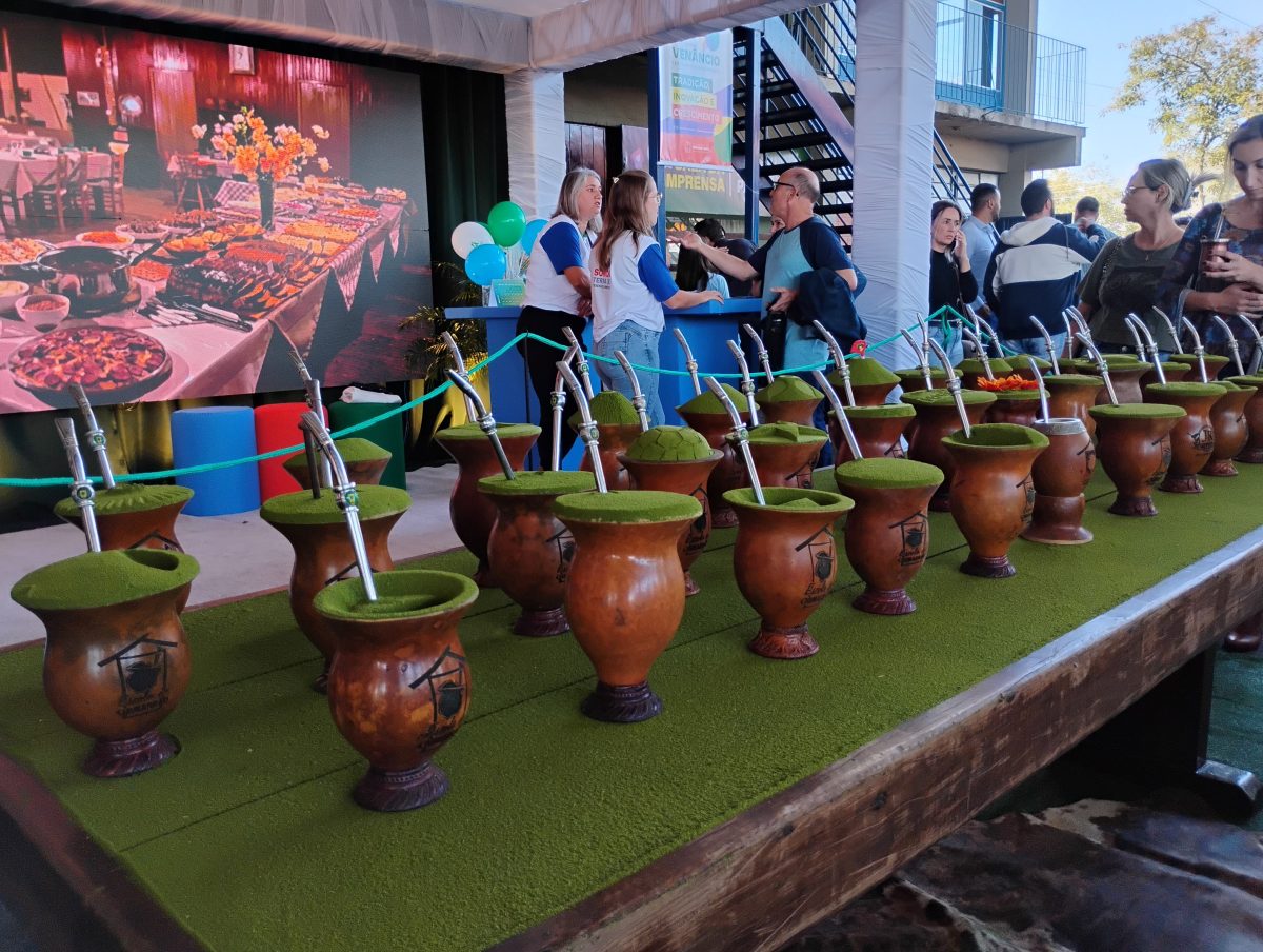 Escola do Chimarrão projeta distribuir mais de 1 tonelada de erva-mate durante a Fenachim